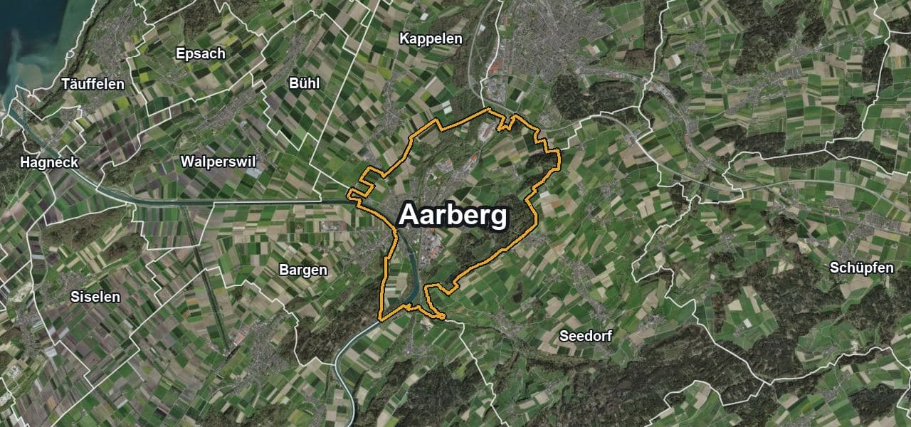 Luftbild von Aarberg mit Gemeindegrenze, Nachbargemeinden und Solareignung der Dächer