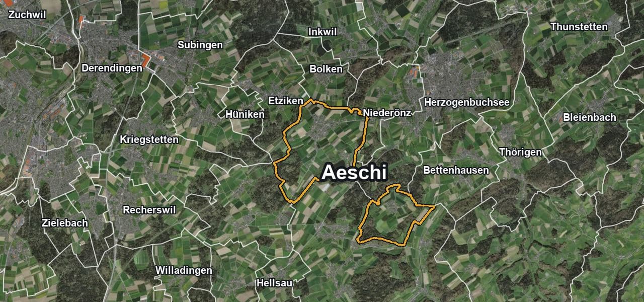 Luftbild von Aeschi mit Gemeindegrenze, Nachbargemeinden und Solareignung der Dächer