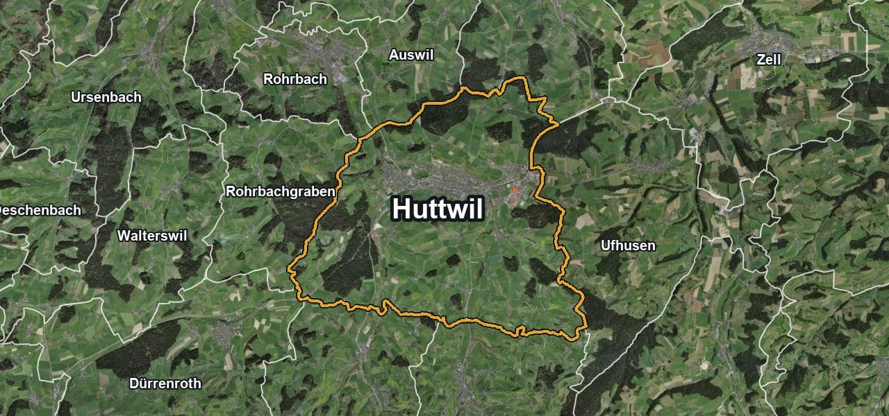Luftbild von Huttwil mit Gemeindegrenze, Nachbargemeinden und Solareignung der Dächer